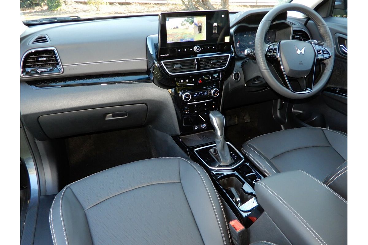 2025 Mahindra XUV 3XO AX7L