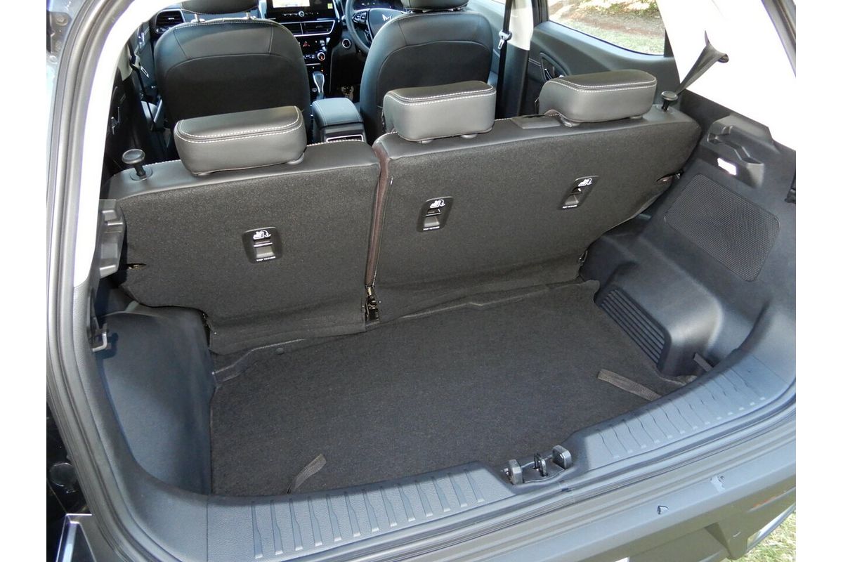 2025 Mahindra XUV 3XO AX7L