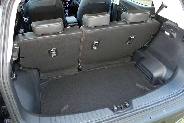 2025 Mahindra XUV 3XO AX7L