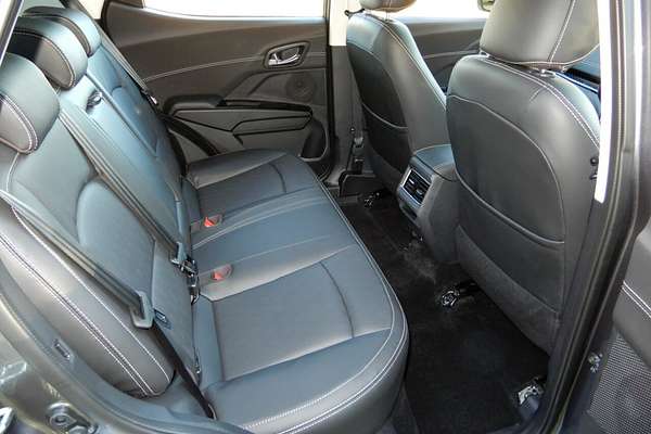 2025 Mahindra XUV 3XO AX7L