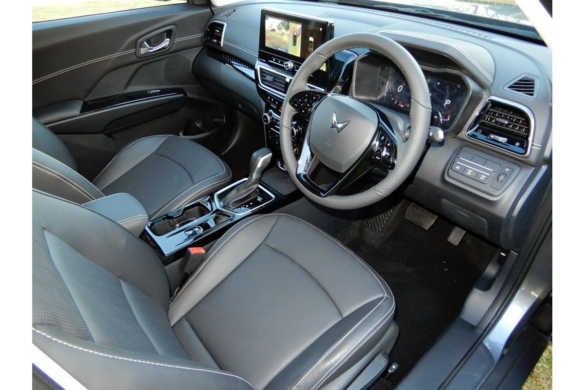 2025 Mahindra XUV 3XO AX7L