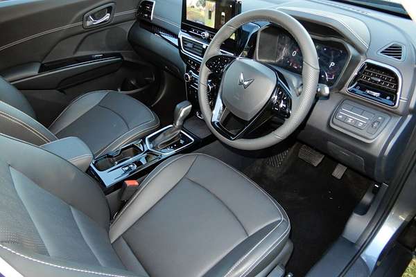 2025 Mahindra XUV 3XO AX7L