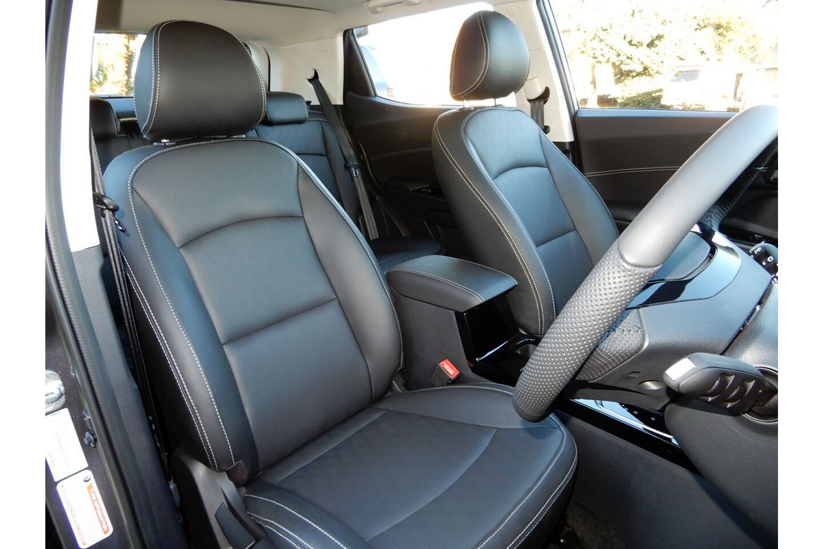 2025 Mahindra XUV 3XO AX7L