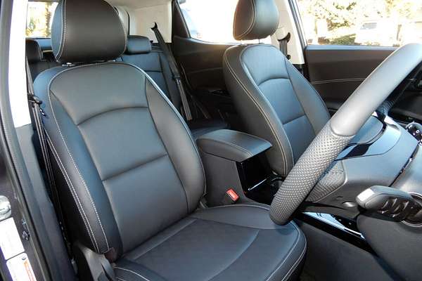 2025 Mahindra XUV 3XO AX7L