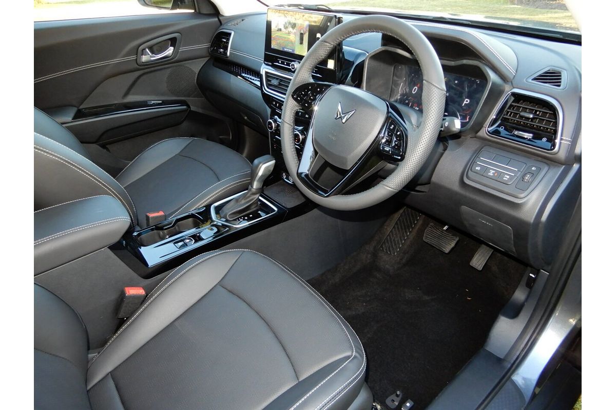 2025 Mahindra XUV 3XO AX7L