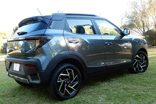 2025 Mahindra XUV 3XO AX7L