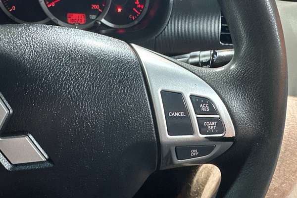 2015 Mitsubishi Triton GLX MN 4X4