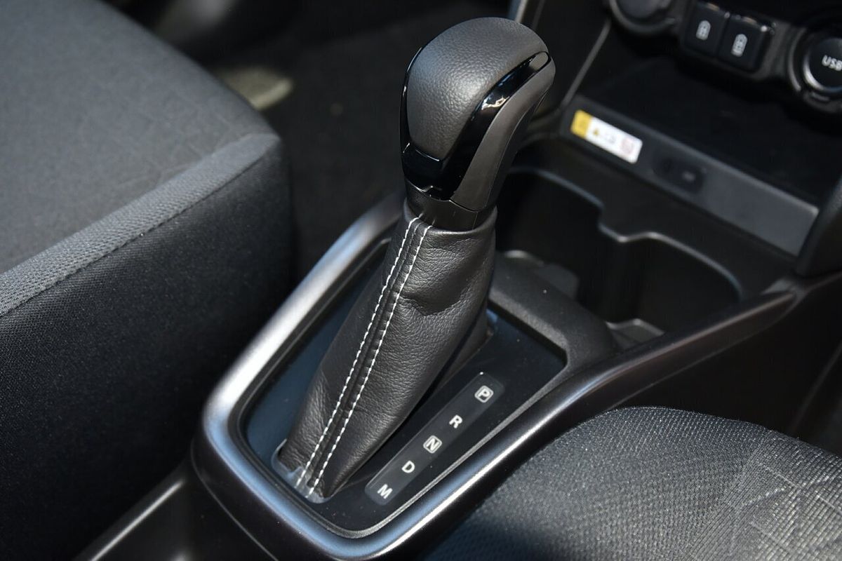 2025 Suzuki Swift Hybrid GLX UZ