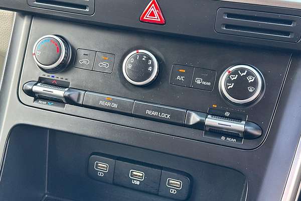 2023 Kia Carnival S KA4