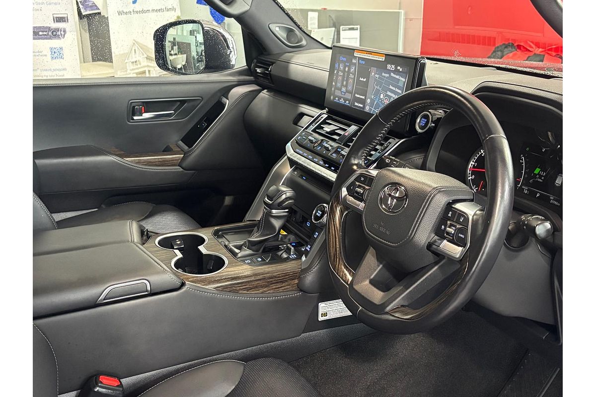 2021 Toyota Landcruiser Sahara FJA300R