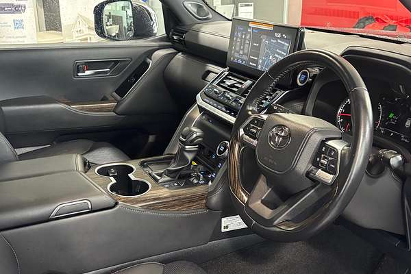 2021 Toyota Landcruiser Sahara FJA300R