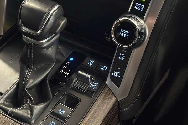 2021 Toyota Landcruiser Sahara FJA300R