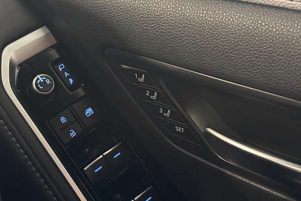 2021 Toyota Landcruiser Sahara FJA300R