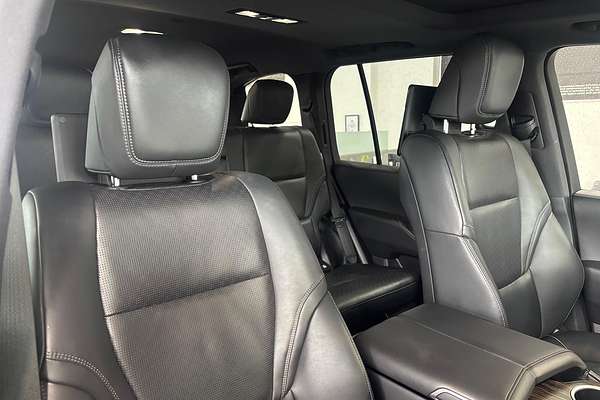 2021 Toyota Landcruiser Sahara FJA300R