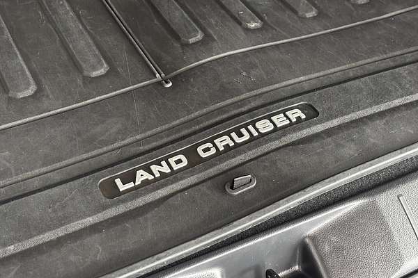 2021 Toyota Landcruiser Sahara FJA300R