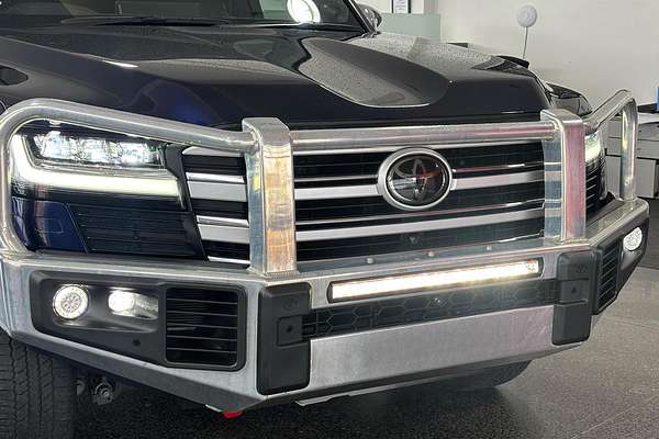 2021 Toyota Landcruiser Sahara FJA300R