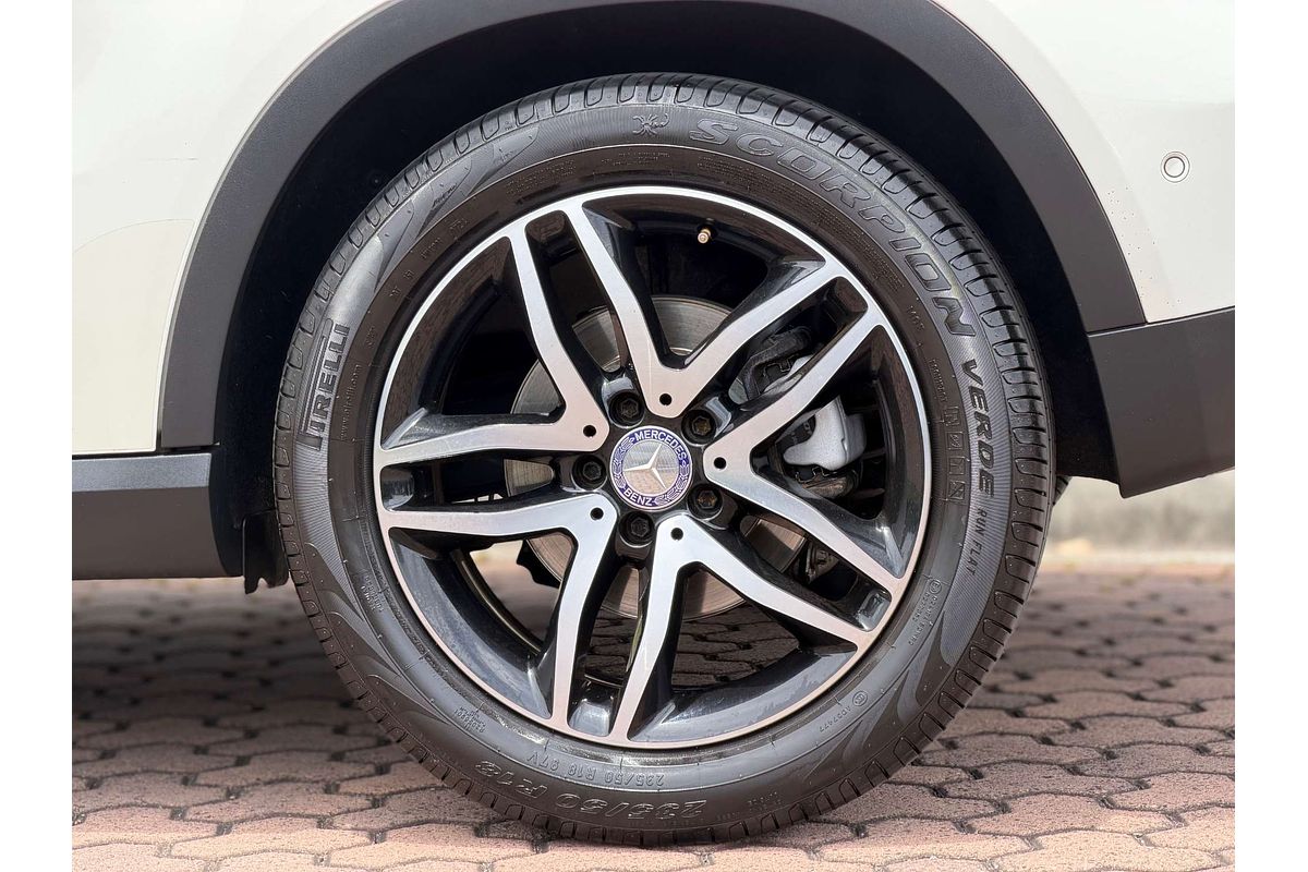 2015 Mercedes-Benz GLA-Class GLA180 X156