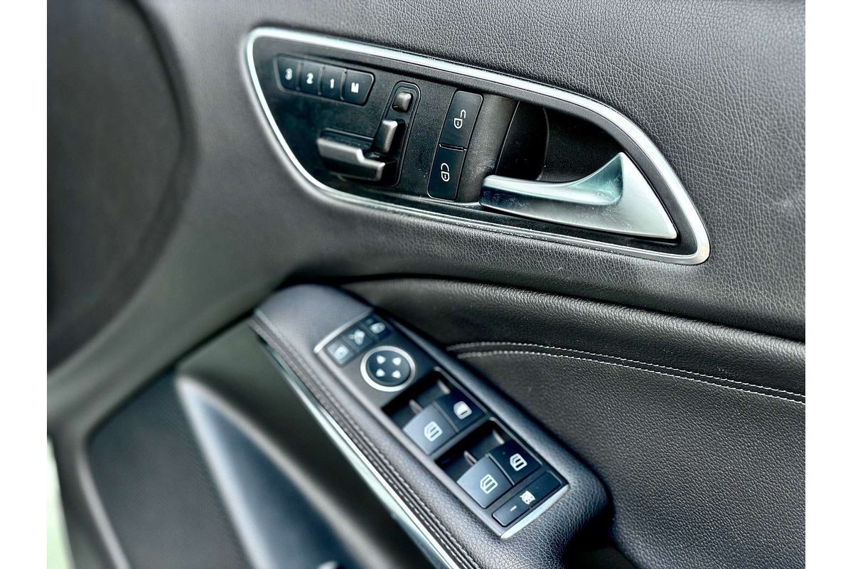 2015 Mercedes-Benz GLA-Class GLA180 X156