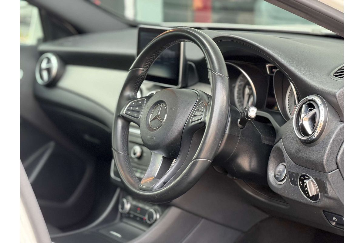 2015 Mercedes-Benz GLA-Class GLA180 X156