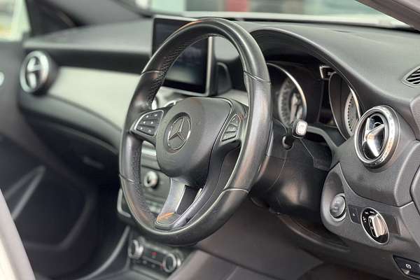 2015 Mercedes-Benz GLA-Class GLA180 X156