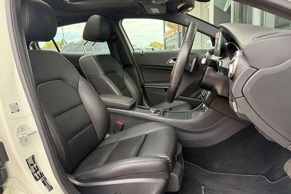 2015 Mercedes-Benz GLA-Class GLA180 X156