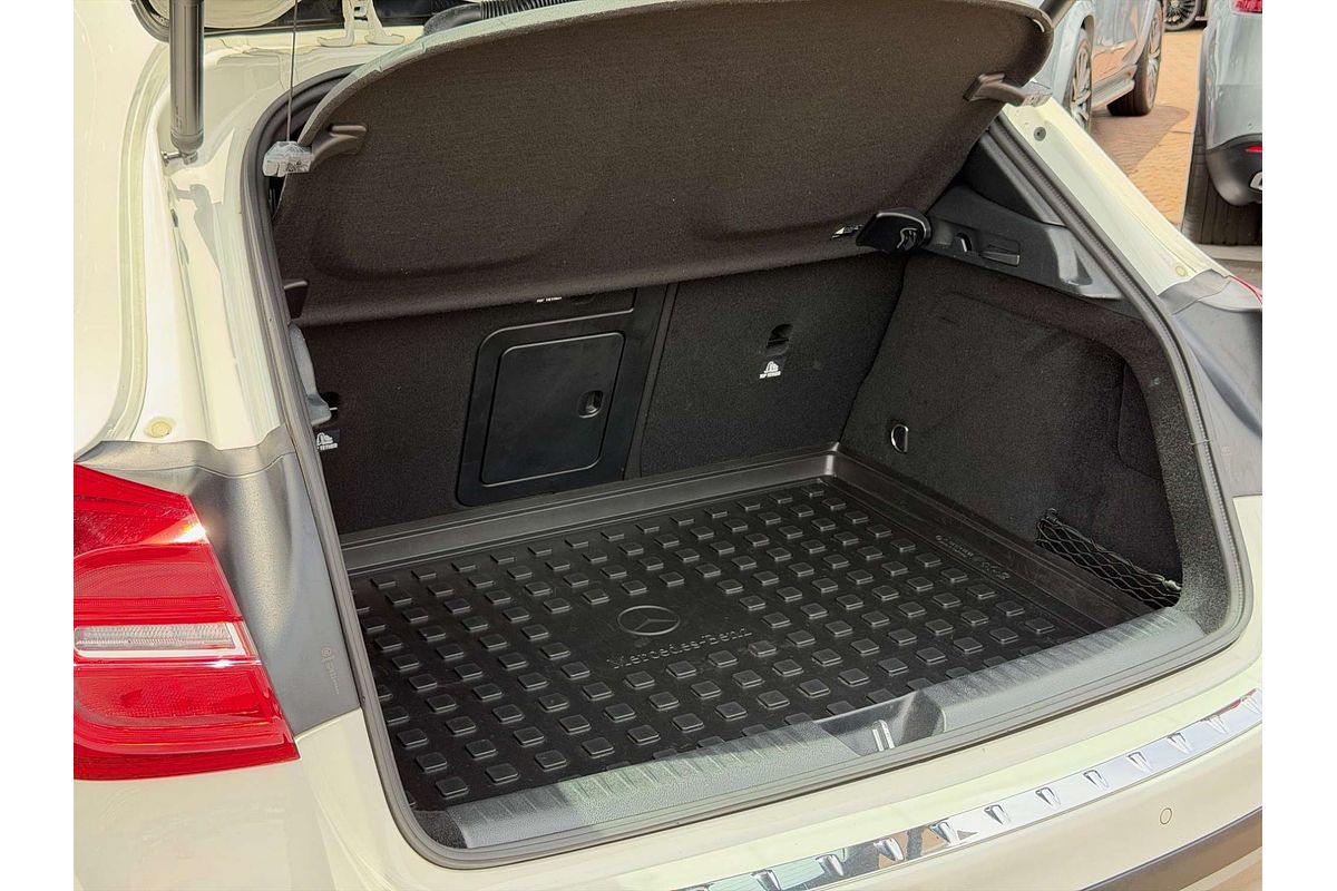 2015 Mercedes-Benz GLA-Class GLA180 X156