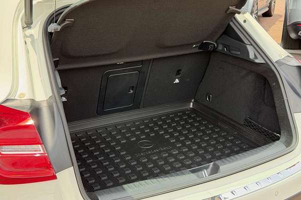 2015 Mercedes-Benz GLA-Class GLA180 X156