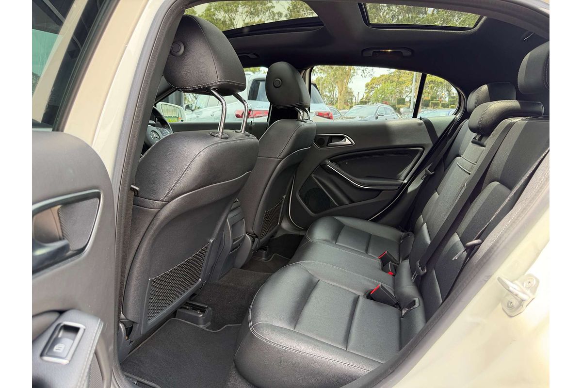 2015 Mercedes-Benz GLA-Class GLA180 X156