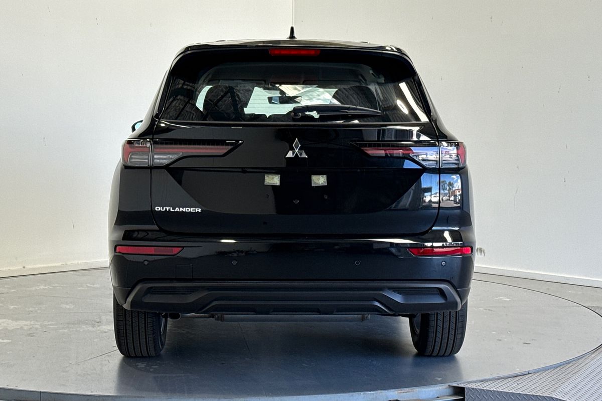 2025 Mitsubishi Outlander ES ZM