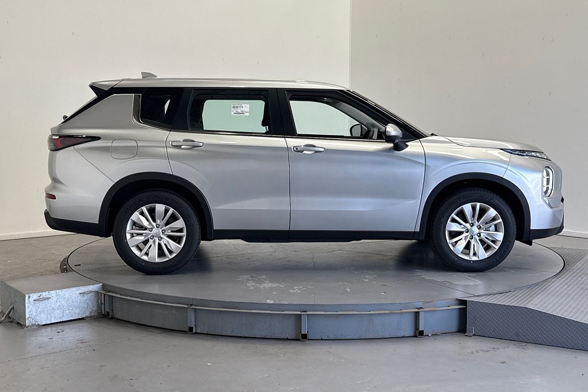 2025 Mitsubishi Outlander ES ZM