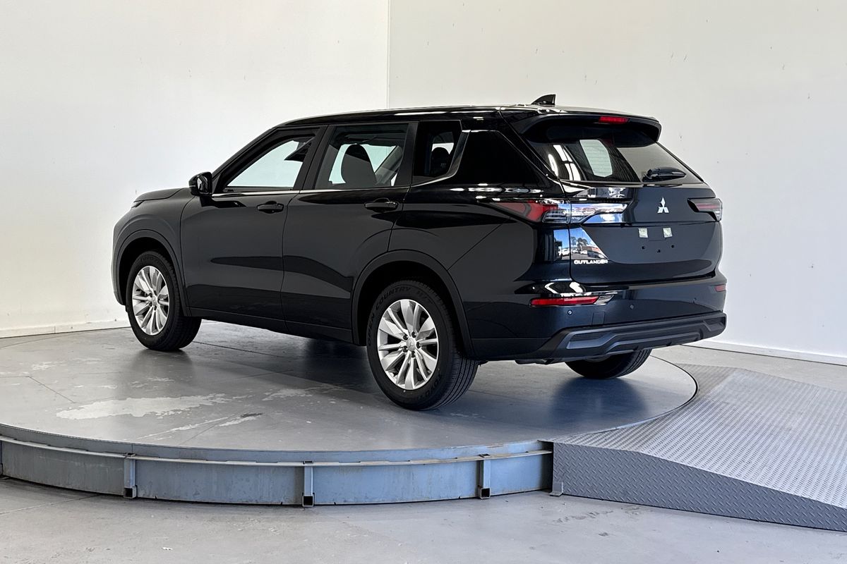 2025 Mitsubishi Outlander ES ZM