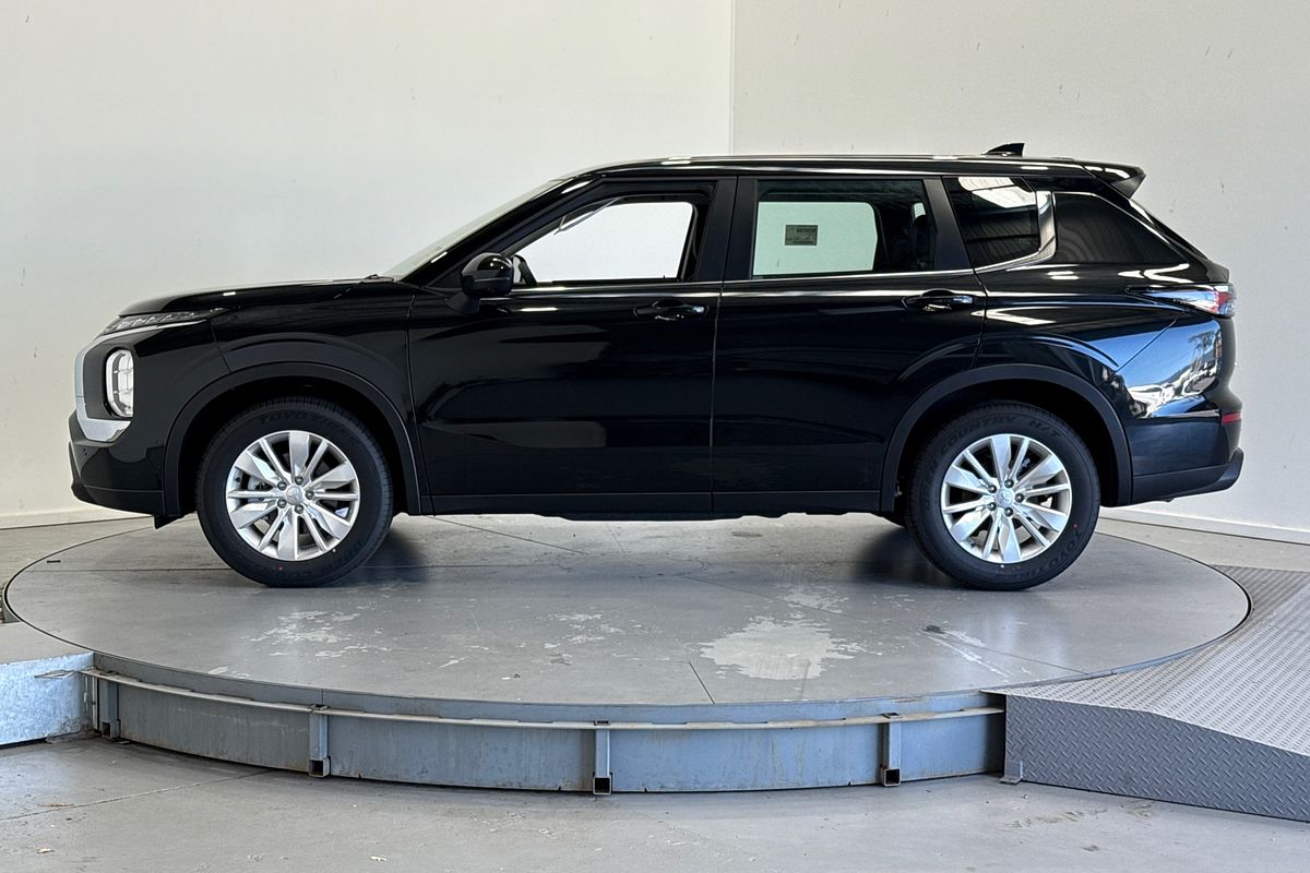 2025 Mitsubishi Outlander ES ZM