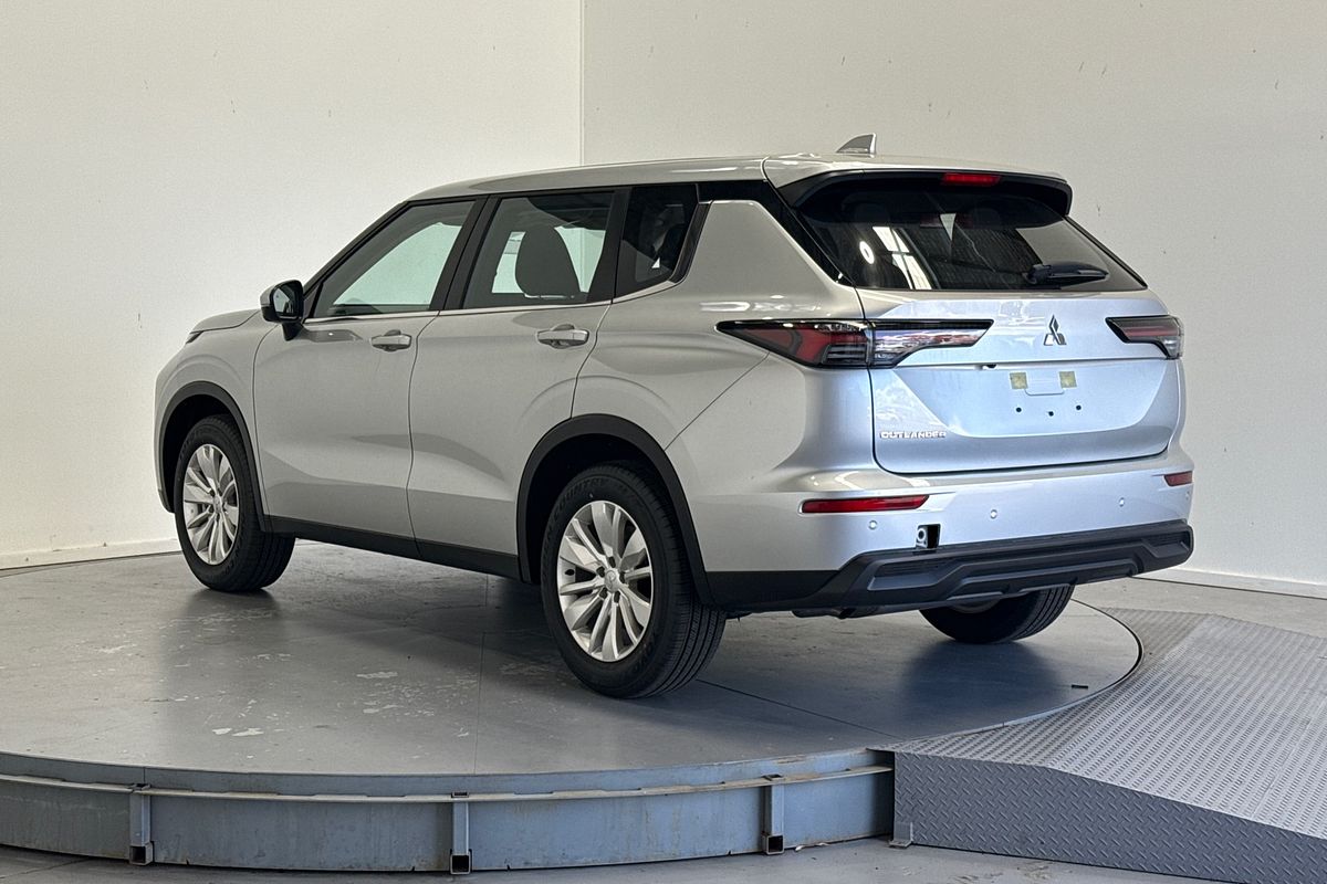 2025 Mitsubishi Outlander ES ZM