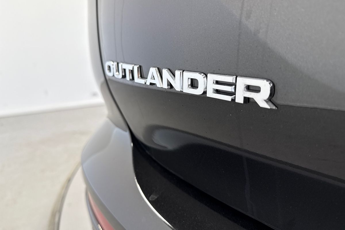 2025 Mitsubishi Outlander ES ZM