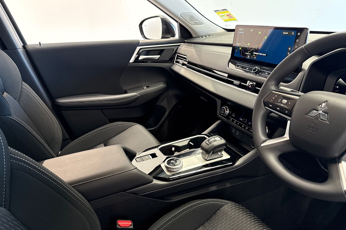 2025 Mitsubishi Outlander ES ZM