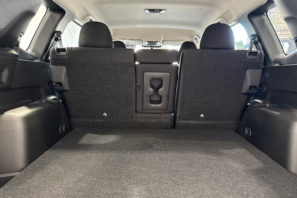 2025 Mitsubishi Outlander ES ZM