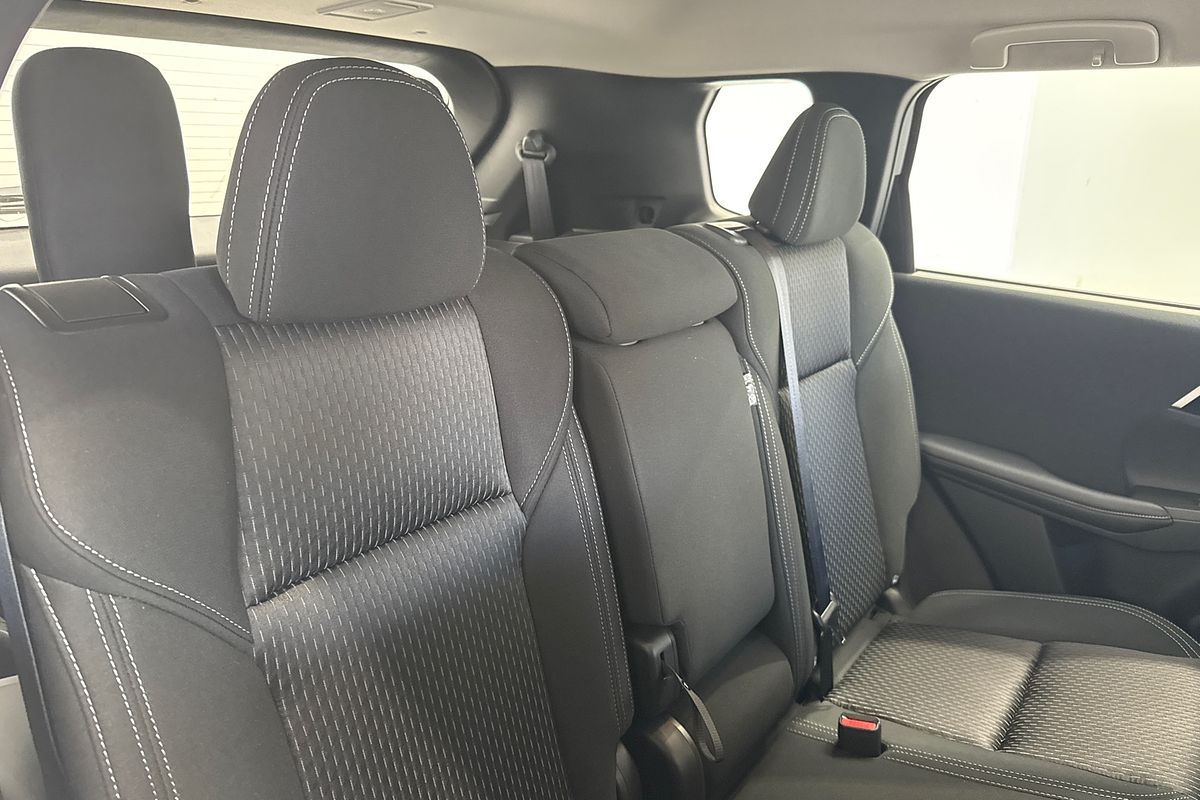 2025 Mitsubishi Outlander ES ZM