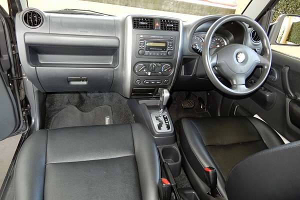 2011 Suzuki Jimny Sierra (4x4)