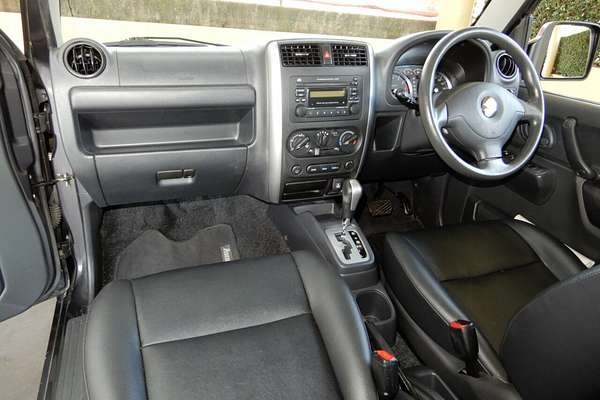 2011 Suzuki Jimny Sierra (4x4)