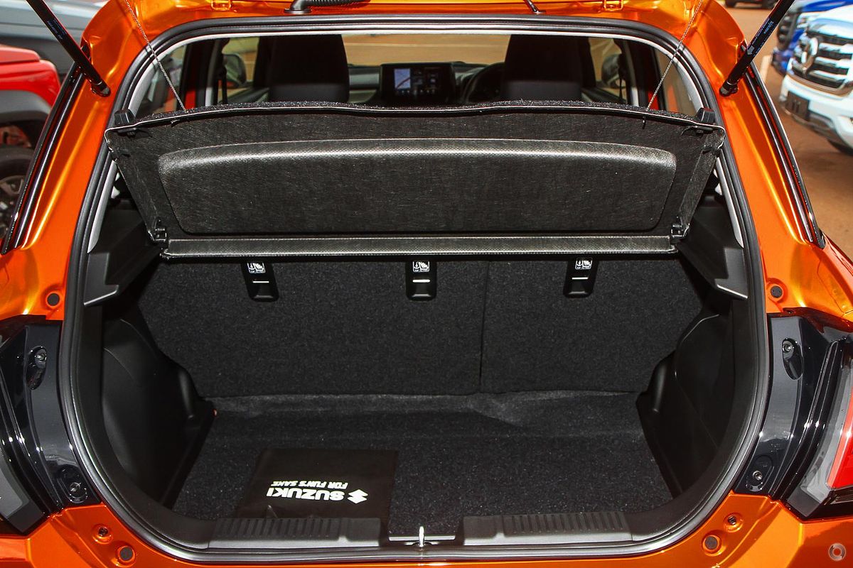 2025 Suzuki Swift Hybrid UZ