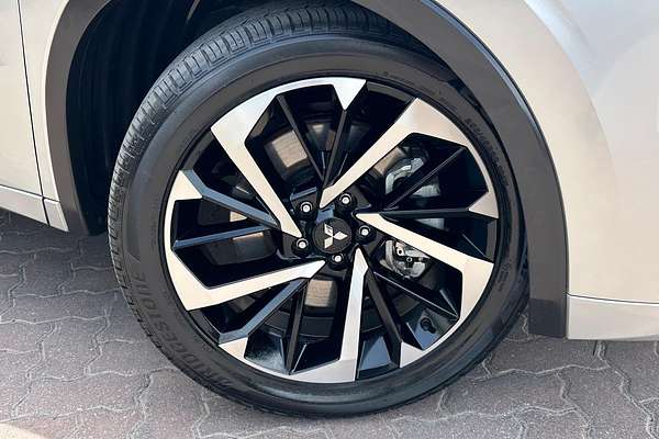 2023 Mitsubishi Outlander Exceed Tourer ZM