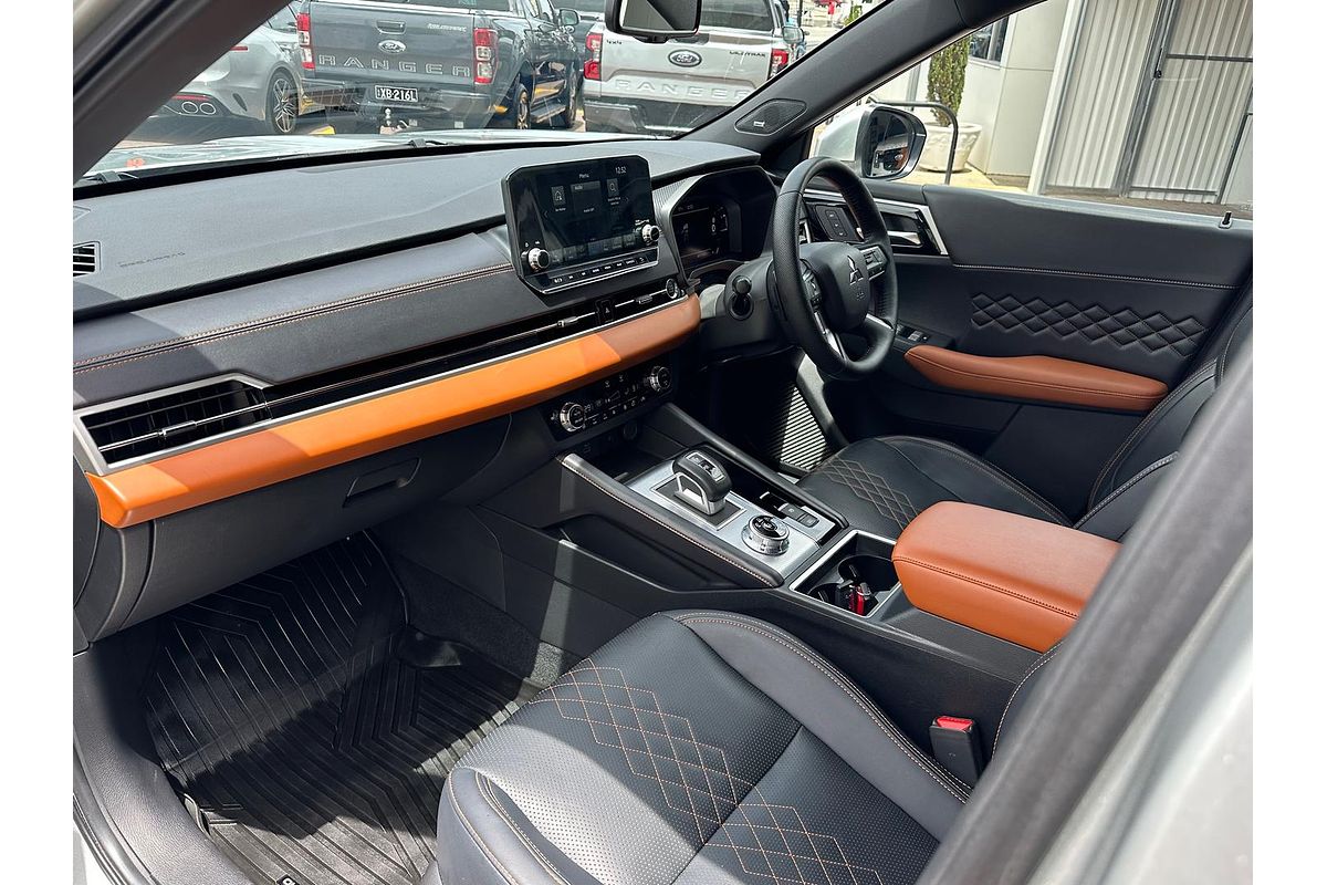 2023 Mitsubishi Outlander Exceed Tourer ZM