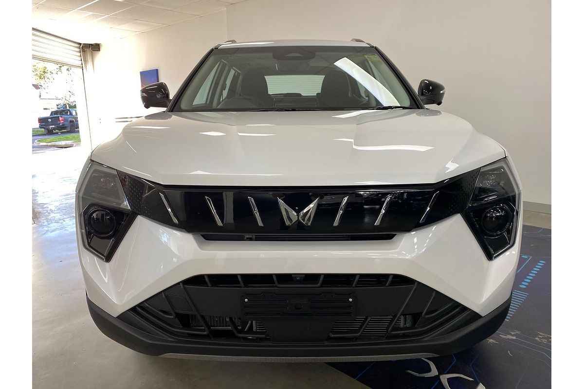 2025 Mahindra XUV3XO AX5L
