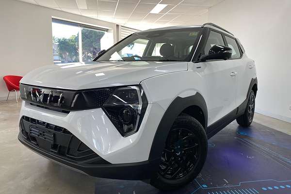 2025 Mahindra XUV3XO AX5L