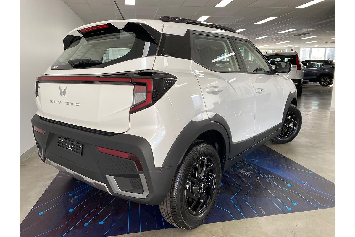 2025 Mahindra XUV3XO AX5L