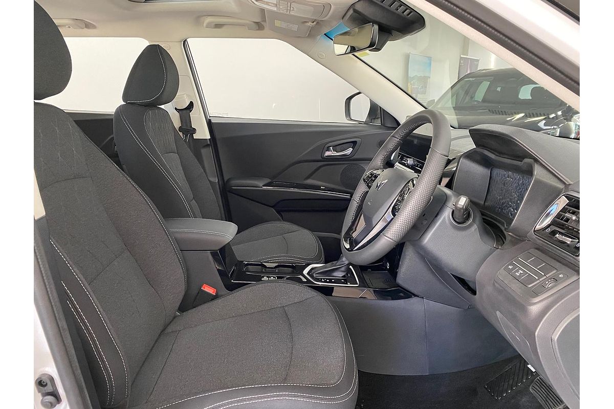 2025 Mahindra XUV3XO AX5L