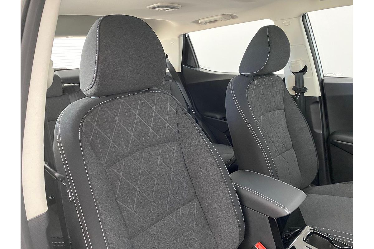 2025 Mahindra XUV3XO AX5L