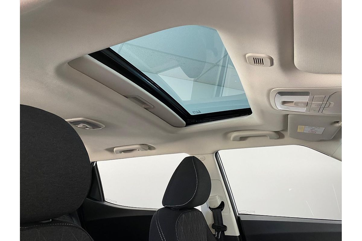 2025 Mahindra XUV3XO AX5L