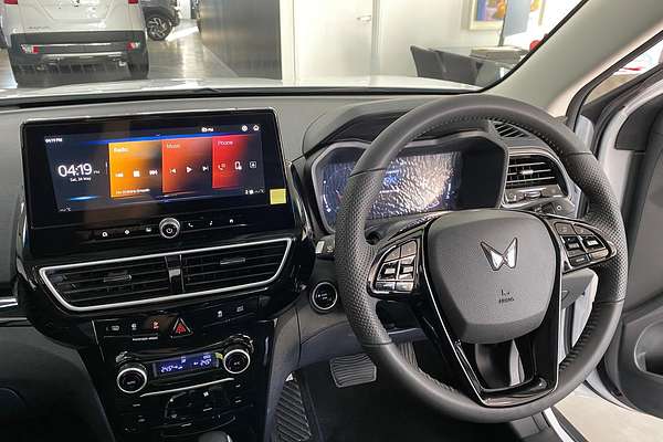 2025 Mahindra XUV3XO AX5L