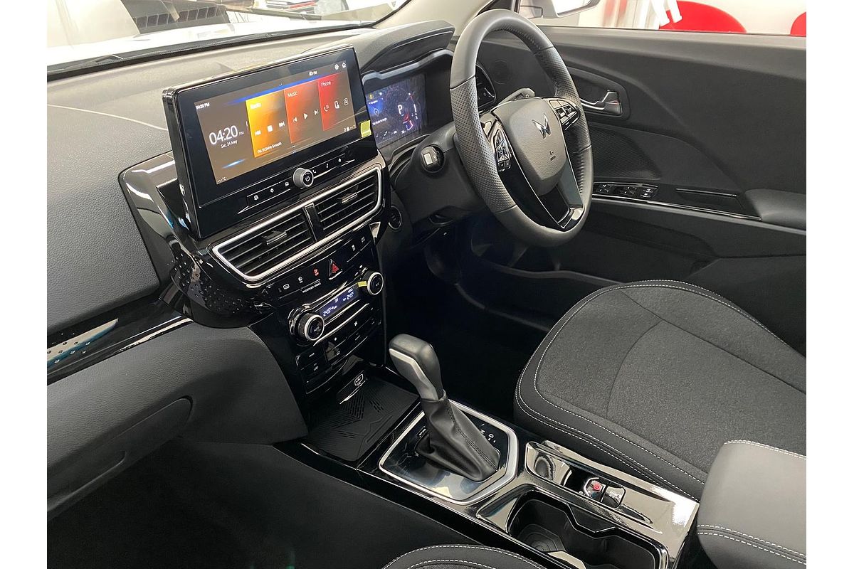 2025 Mahindra XUV3XO AX5L